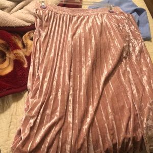 Velvet pink skirt